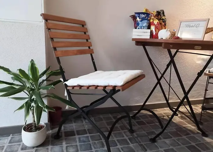 Q - Kleine Stadthotel Дингольфинг